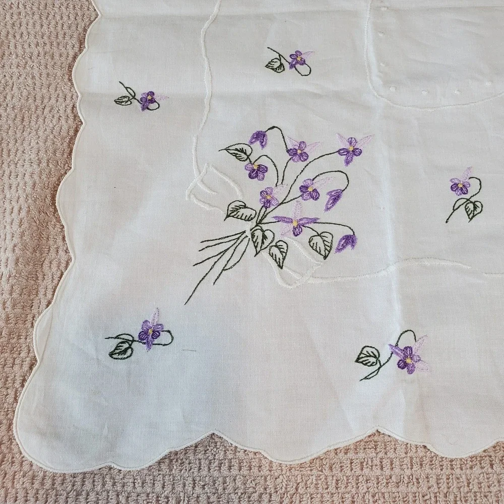 vtg cotton square tablecloth 32x33‎ Scalloped Rim Hand Floral Embroidery